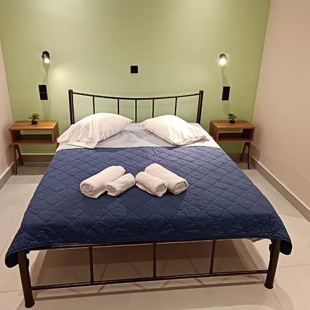 Newly Renovated Apartment Next To The Port Mantouki المظهر الخارجي الصورة