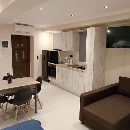 Newly Renovated Apartment Next To The Port Mantouki المظهر الخارجي الصورة