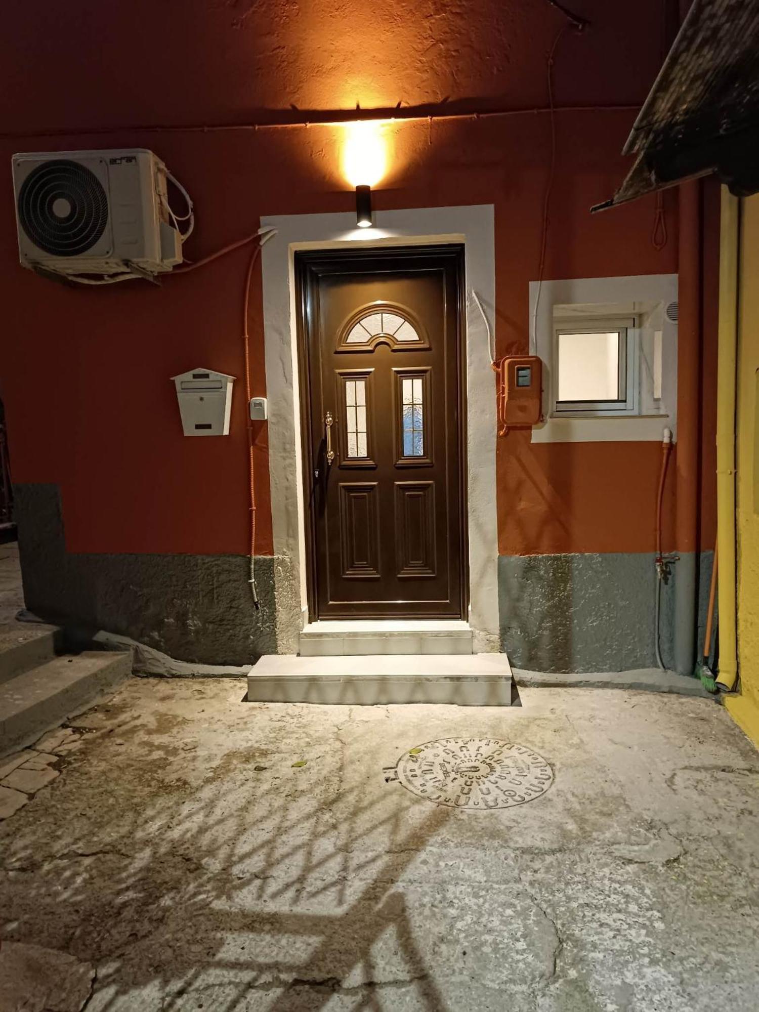 Newly Renovated Apartment Next To The Port Mantouki المظهر الخارجي الصورة