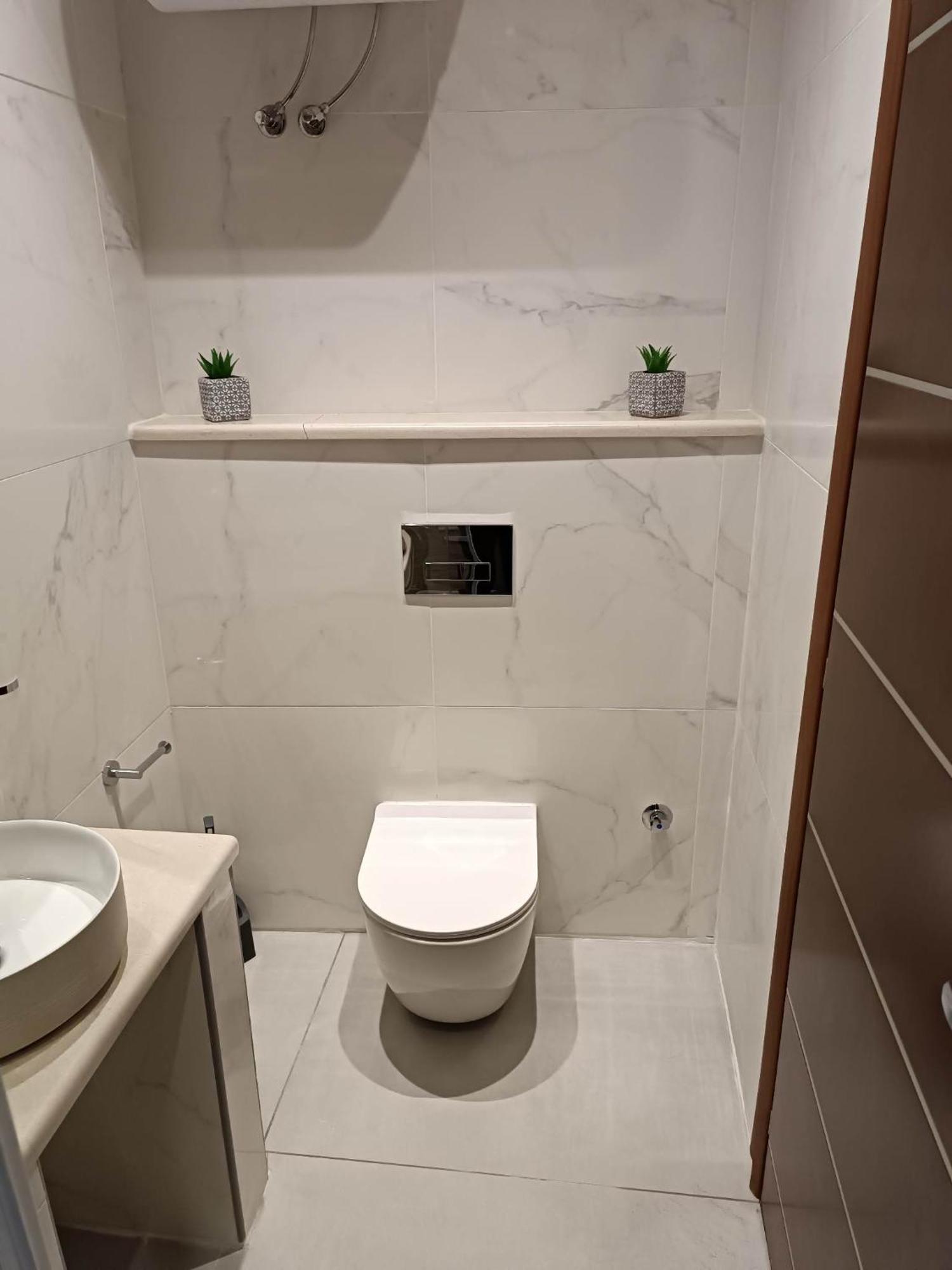Newly Renovated Apartment Next To The Port Mantouki المظهر الخارجي الصورة