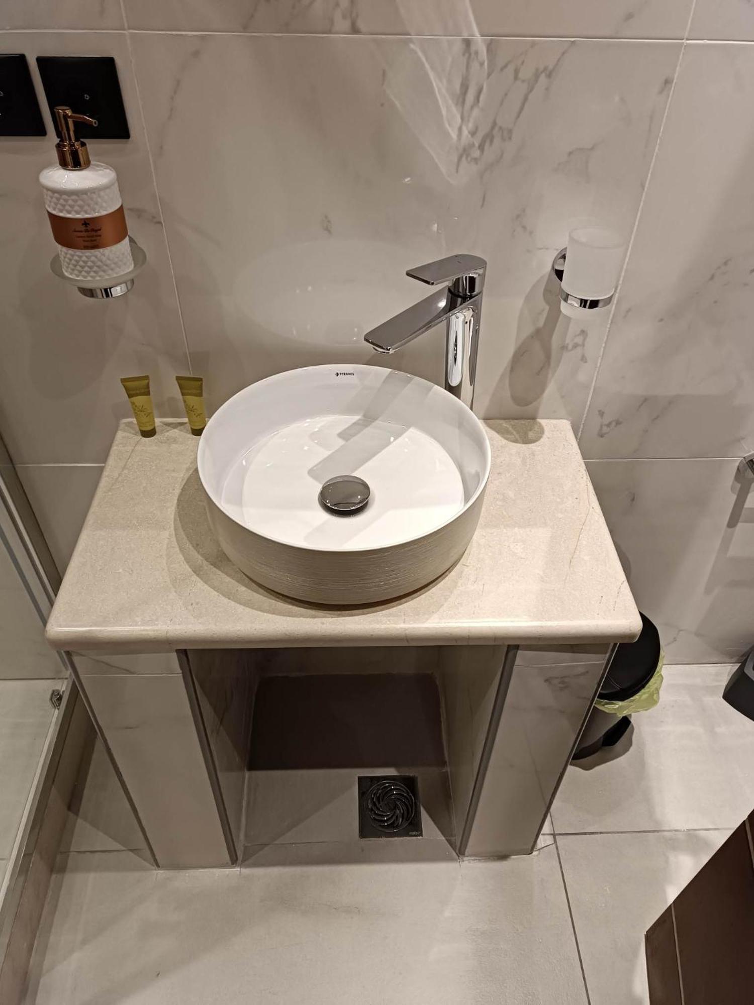 Newly Renovated Apartment Next To The Port Mantouki المظهر الخارجي الصورة