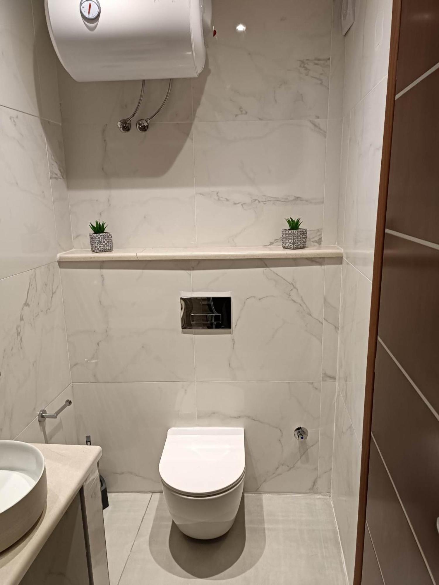 Newly Renovated Apartment Next To The Port Mantouki المظهر الخارجي الصورة