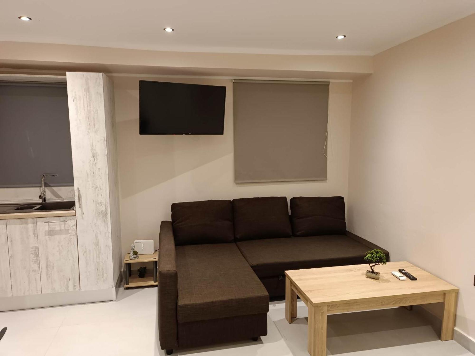 Newly Renovated Apartment Next To The Port Mantouki المظهر الخارجي الصورة