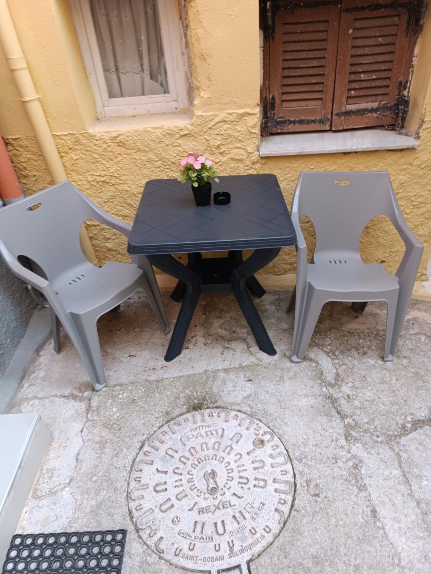 Newly Renovated Apartment Next To The Port Mantouki المظهر الخارجي الصورة
