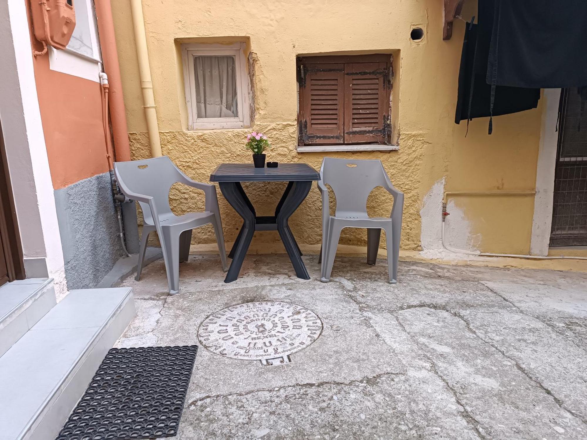 Newly Renovated Apartment Next To The Port Mantouki المظهر الخارجي الصورة
